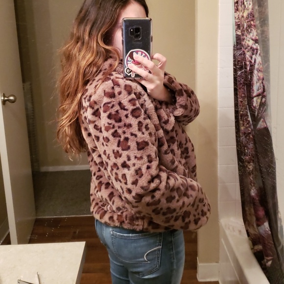 Vegan Faux Fur Leopard Jacket - Picture 8 of 8